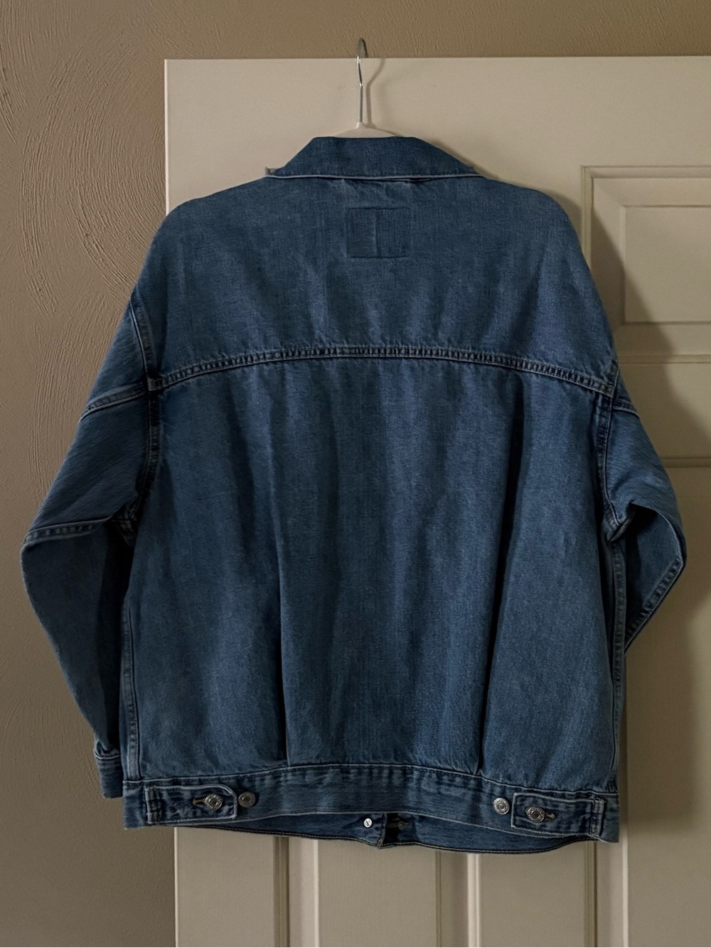 Levi’s Women’s Baggy Trucker Jacket. Size Medium. - Picture 4 of 6